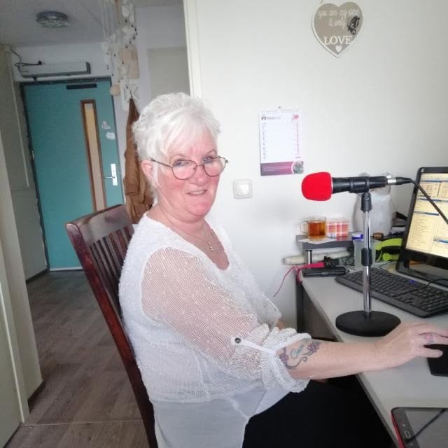 Mededelingsposter Per december nieuwe deejees